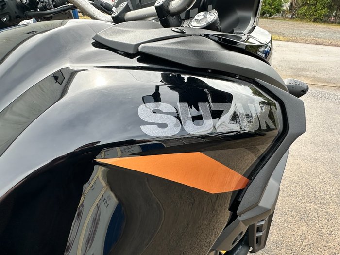 2024 Suzuki V-STROM 650XT (DL650XA) Black/ GOLD