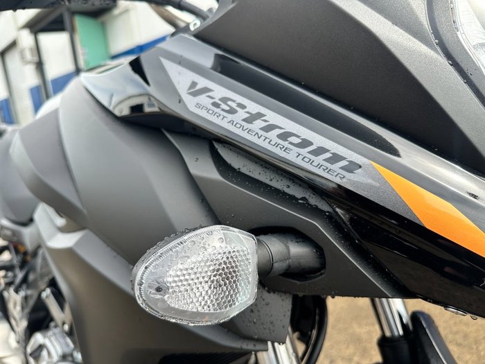 2024 Suzuki V-STROM 650XT (DL650XA) Black/ GOLD