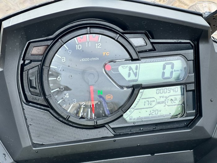 2024 Suzuki V-STROM 650XT (DL650XA) Black/ GOLD