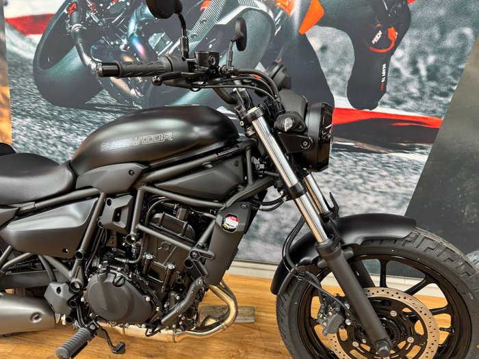 2025 Kawasaki ELIMINATOR METALLIC SPARK BLACK