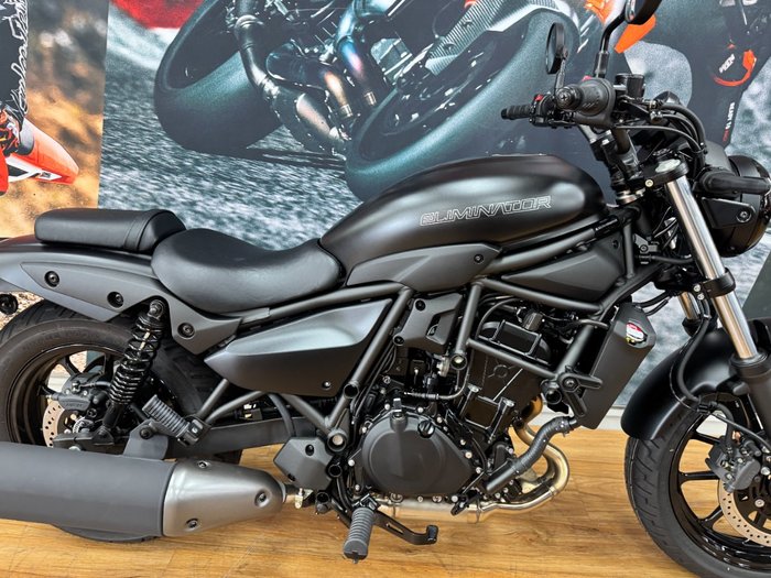2025 Kawasaki ELIMINATOR METALLIC SPARK BLACK
