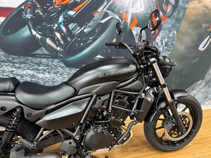 2025 Kawasaki ELIMINATOR METALLIC SPARK BLACK