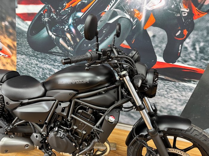 2025 Kawasaki ELIMINATOR METALLIC SPARK BLACK