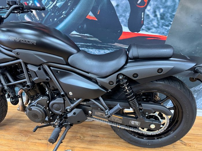 2025 Kawasaki ELIMINATOR METALLIC SPARK BLACK