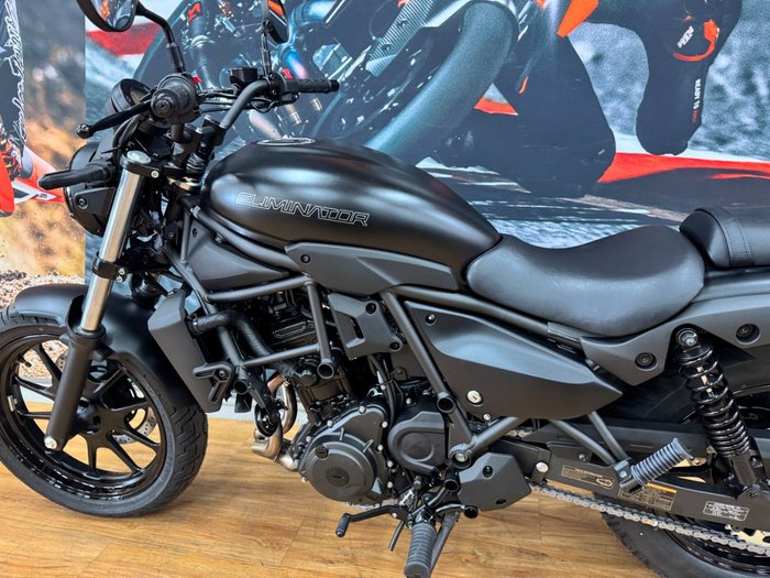 2025 Kawasaki ELIMINATOR METALLIC SPARK BLACK
