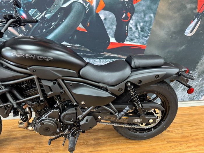 2025 Kawasaki ELIMINATOR METALLIC SPARK BLACK