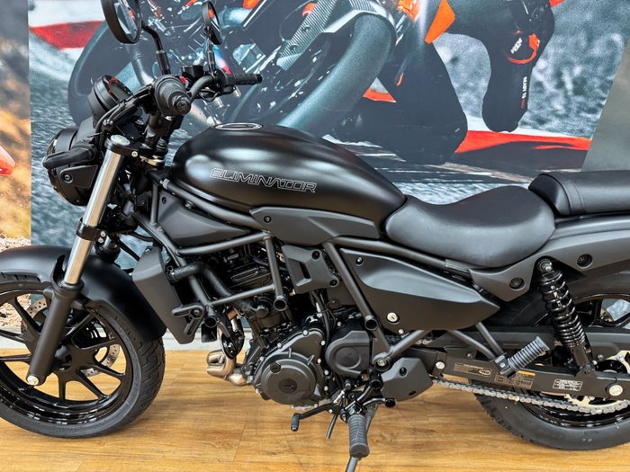 2025 Kawasaki ELIMINATOR METALLIC SPARK BLACK