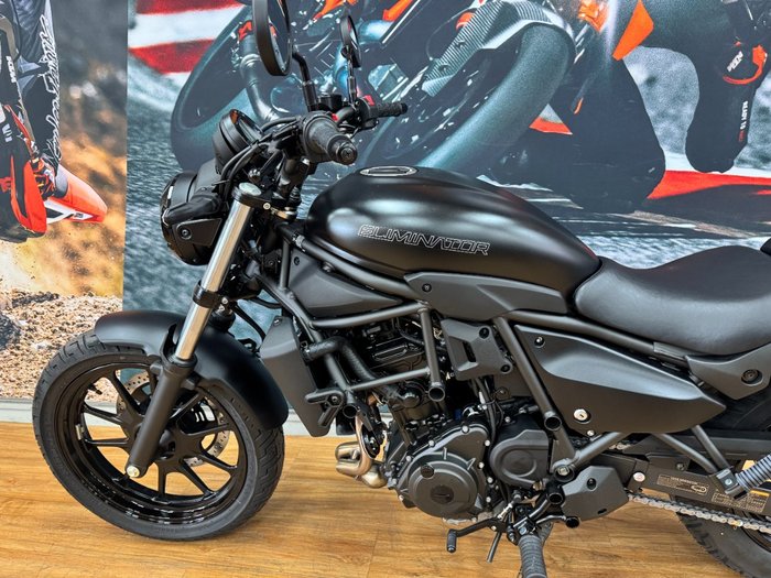 2025 Kawasaki ELIMINATOR METALLIC SPARK BLACK