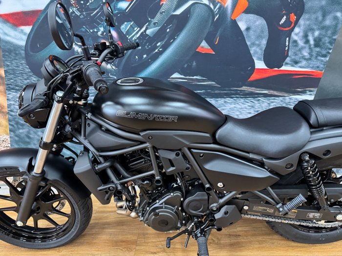 2025 Kawasaki ELIMINATOR METALLIC SPARK BLACK