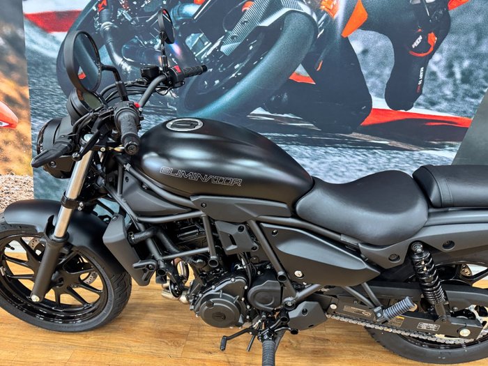 2025 Kawasaki ELIMINATOR METALLIC SPARK BLACK
