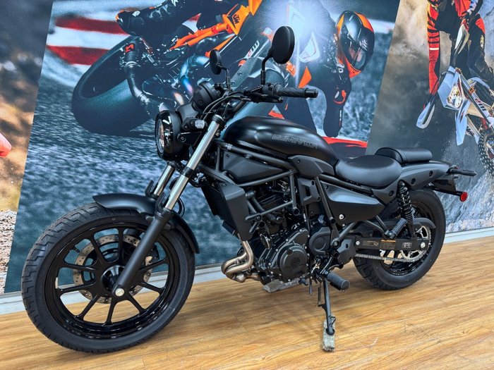 2025 Kawasaki ELIMINATOR METALLIC SPARK BLACK
