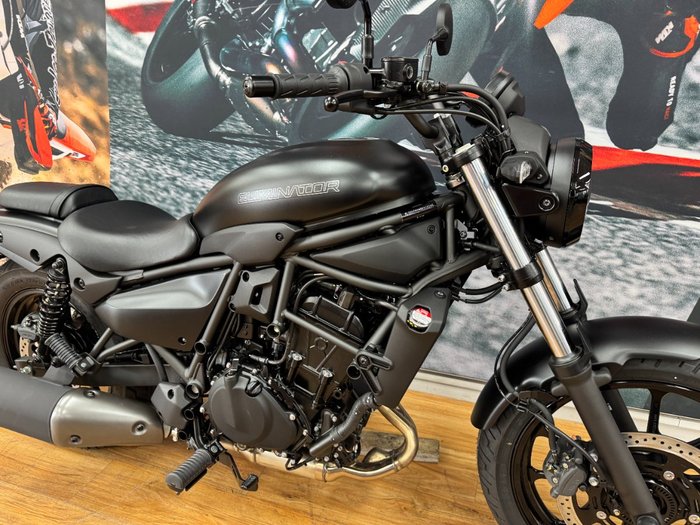 2025 Kawasaki ELIMINATOR METALLIC SPARK BLACK