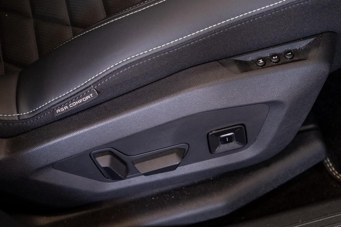 2024 Peugeot 3008 GT Premium Hybrid P64 MY25 Okenite White