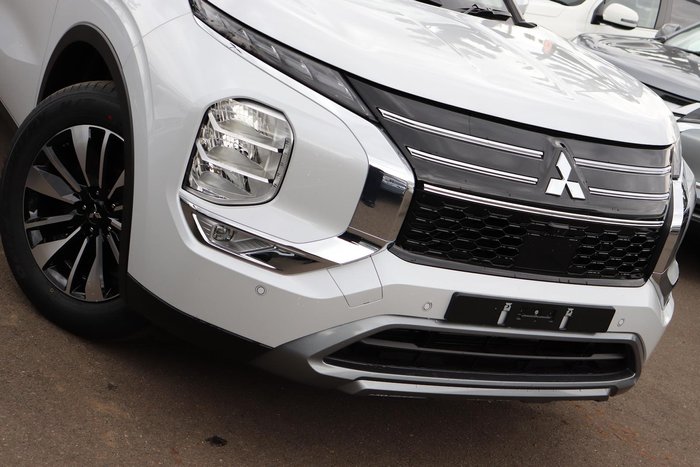 2025 Mitsubishi Outlander LS