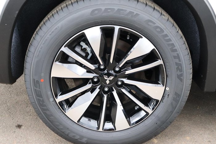 2025 Mitsubishi Outlander LS