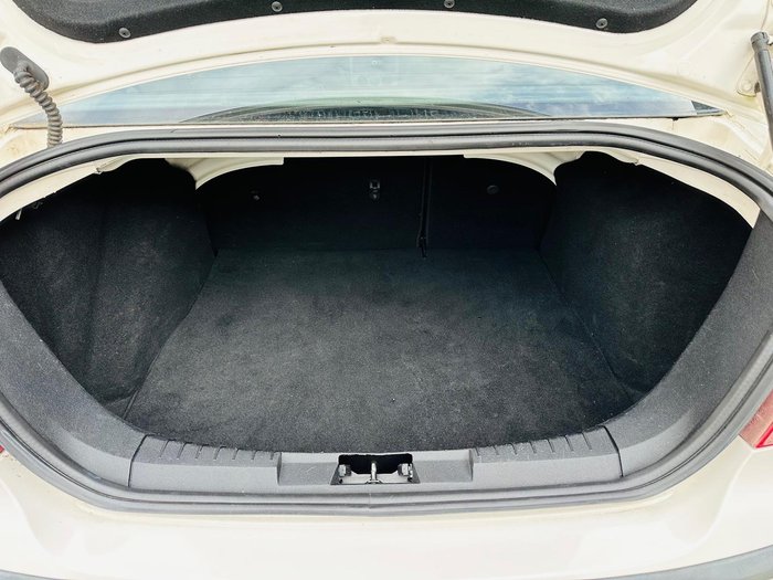 2005 Ford Focus CL LS Satin White