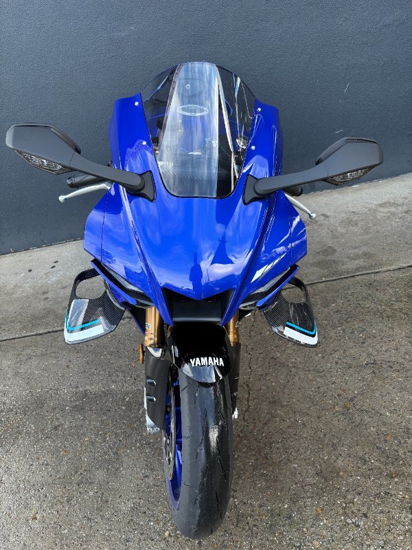 2025 Yamaha YZF-R1 BLUE