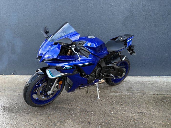 2025 Yamaha YZF-R1 BLUE