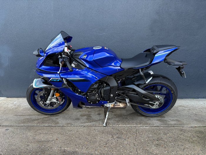 2025 Yamaha YZF-R1 BLUE