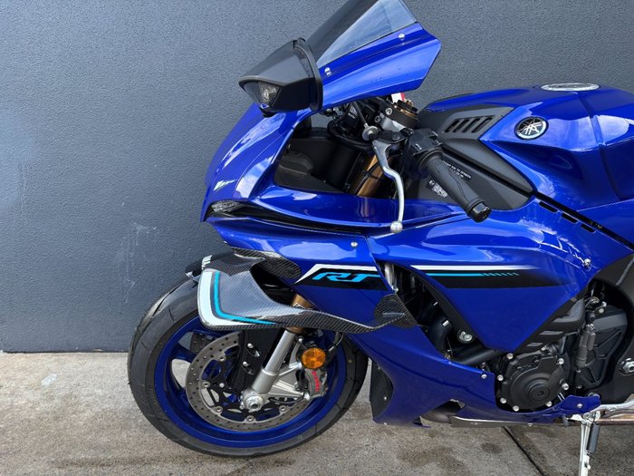 2025 Yamaha YZF-R1 BLUE