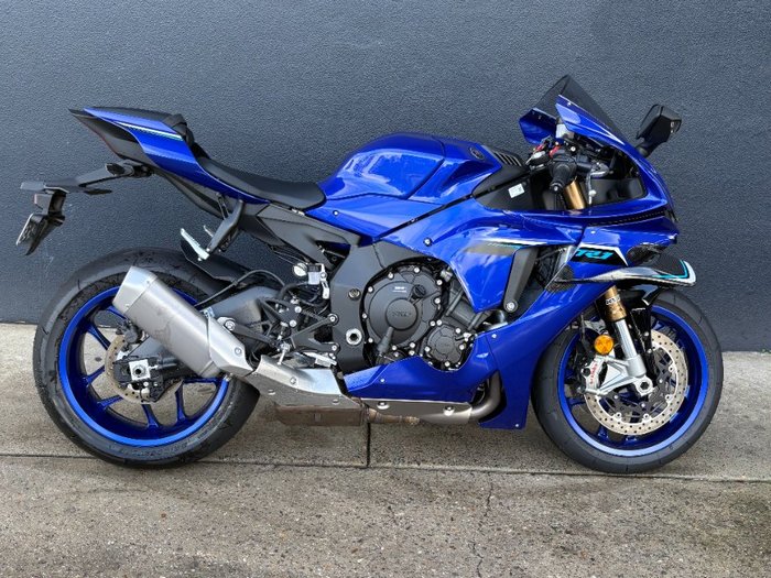 2025 Yamaha YZF-R1 BLUE