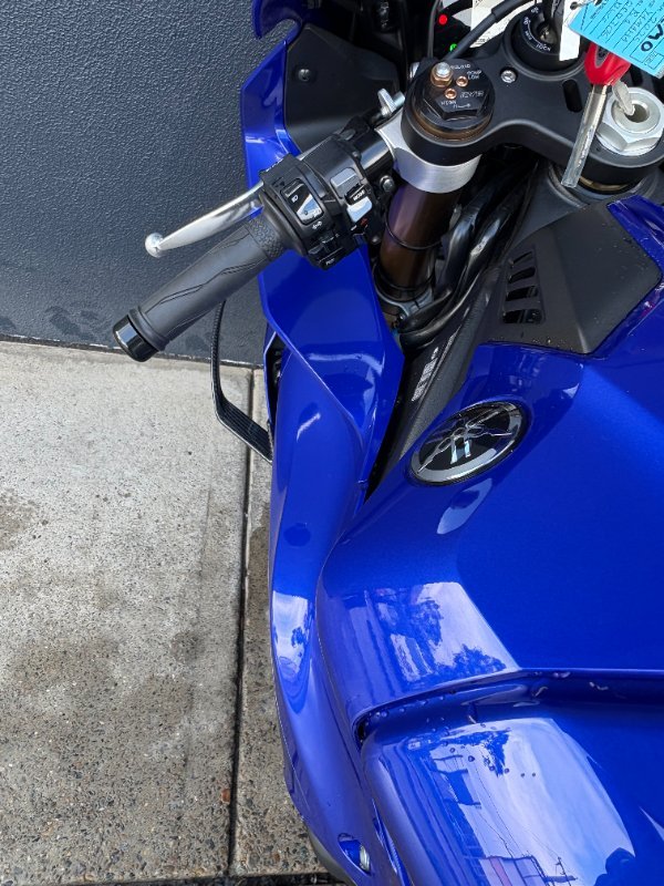 2025 Yamaha YZF-R1 BLUE