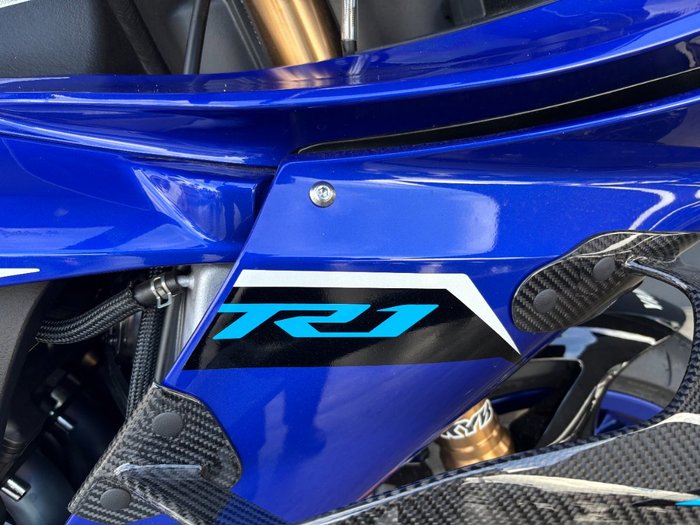 2025 Yamaha YZF-R1 BLUE