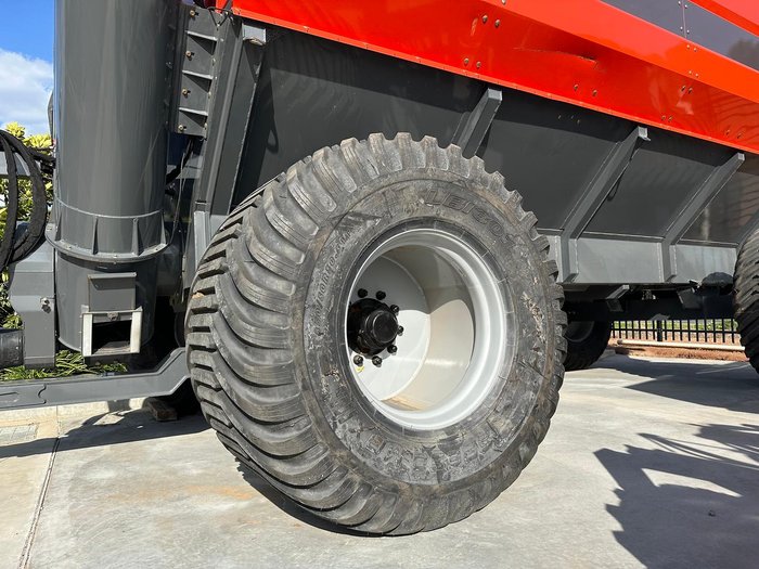 AGRIMEC Granbox 35,000 Chaser Bin