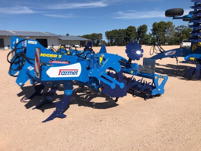 Farmet Digger 3N Linkage Deep Ripper With Spiked Roller