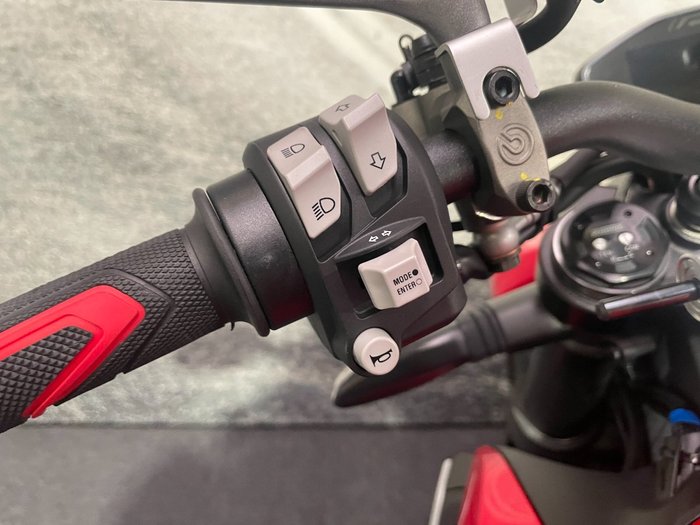 2023 DUCATI STREETFIGHTER V4 S Red