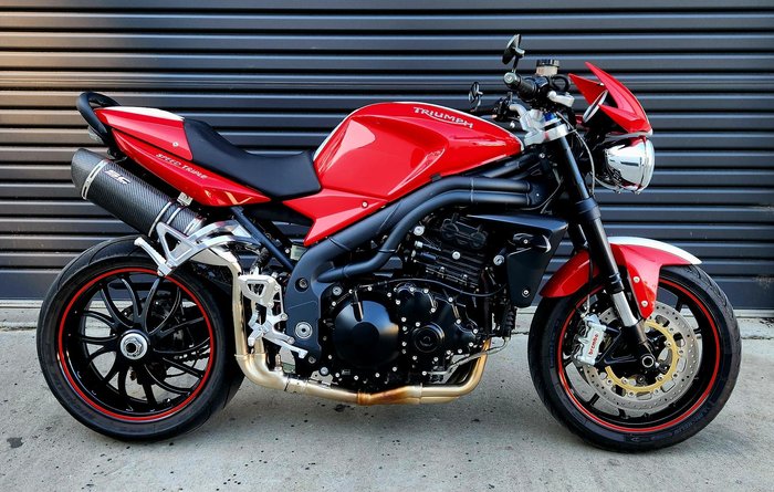 2010 Triumph Speed Triple 1050 SE Speed Triple Red