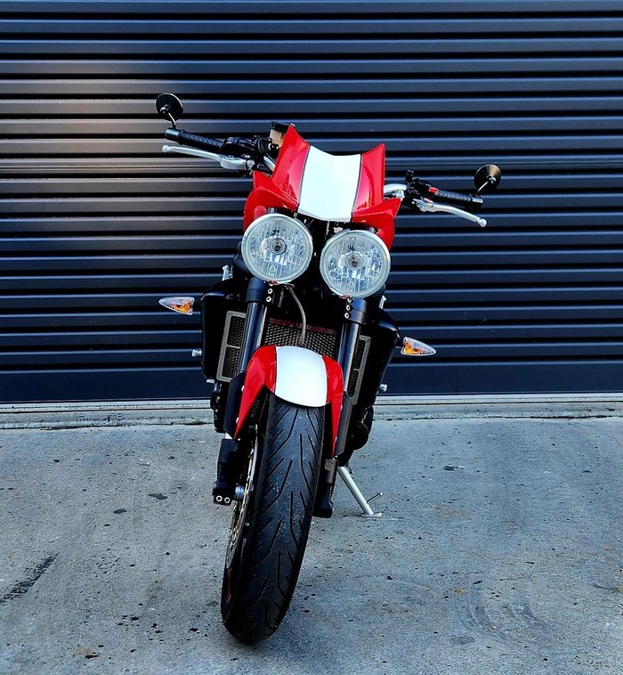 2010 Triumph Speed Triple 1050 SE Speed Triple Red