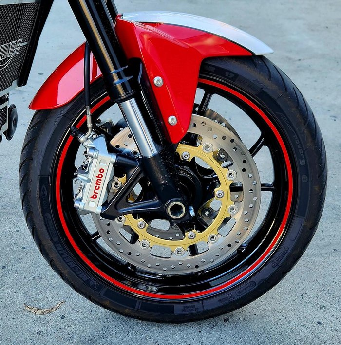 2010 Triumph Speed Triple 1050 SE Speed Triple Red