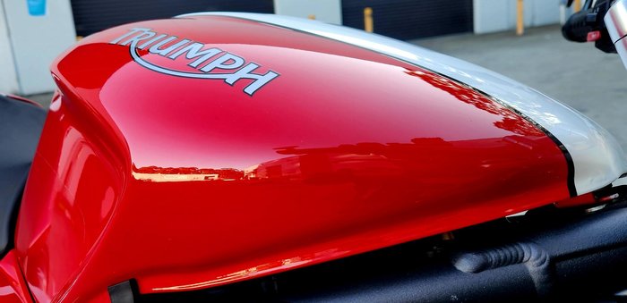 2010 Triumph Speed Triple 1050 SE Speed Triple Red
