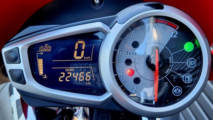 2010 Triumph Speed Triple 1050 SE Speed Triple Red