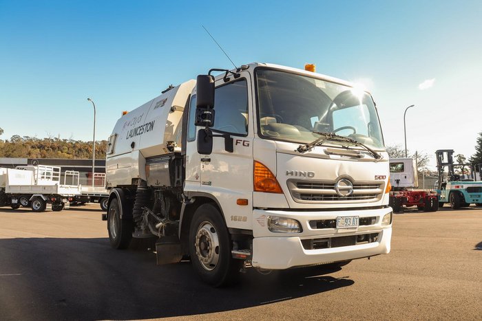 2016 Hino 500 Fg 1628 Sweeper White
