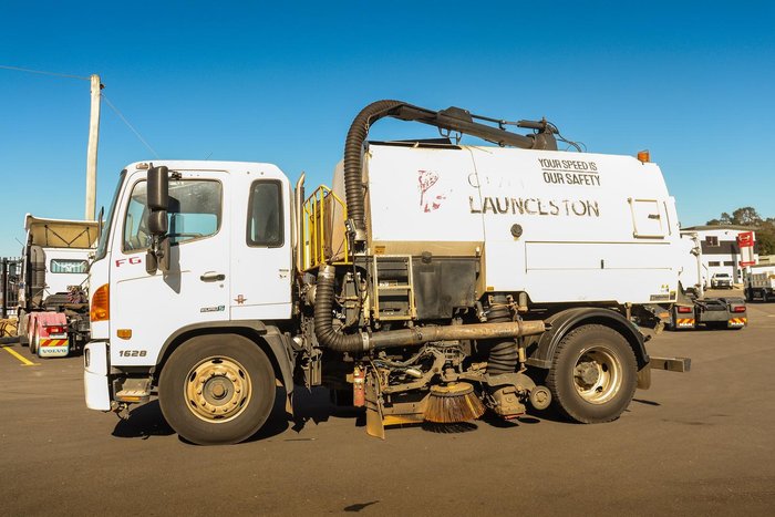 2016 Hino 500 Fg 1628 Sweeper White
