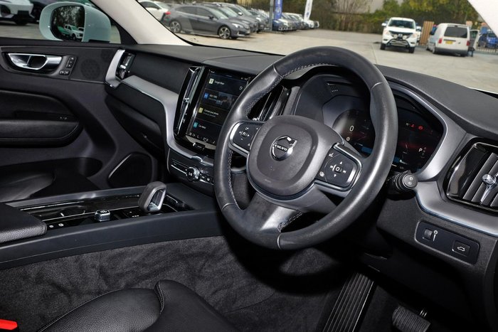 2021 Volvo XC60 B5 Momentum MY22 AWD Ice White