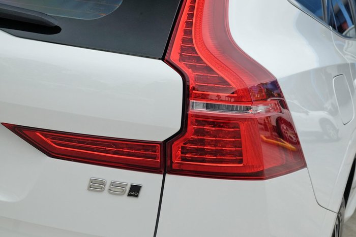 2021 Volvo XC60 B5 Momentum MY22 AWD Ice White