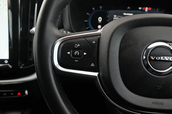 2021 Volvo XC60 B5 Momentum MY22 AWD Ice White