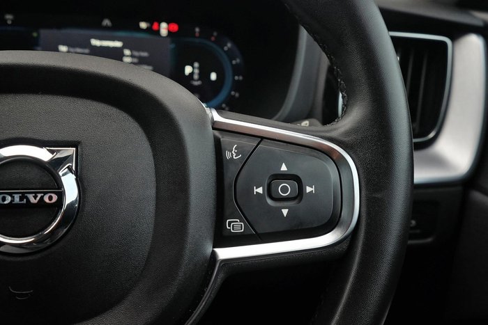 2021 Volvo XC60 B5 Momentum MY22 AWD Ice White