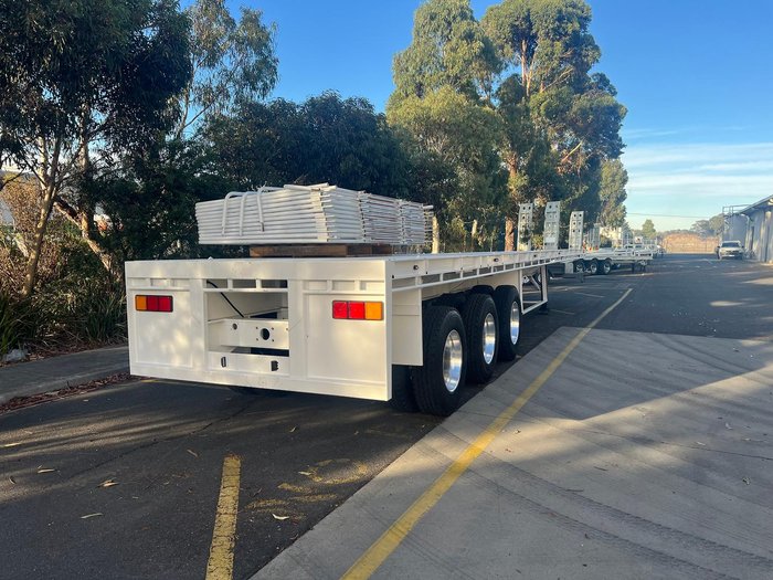2024 GL Trailers Tri-Axle Flat Top White