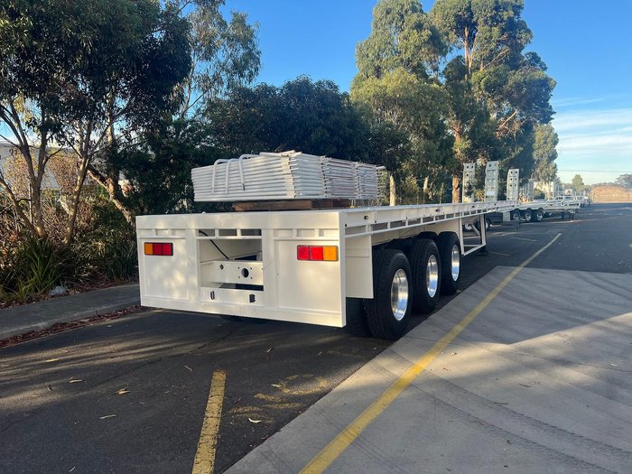 2024 GL Trailers Tri-Axle Flat Top White