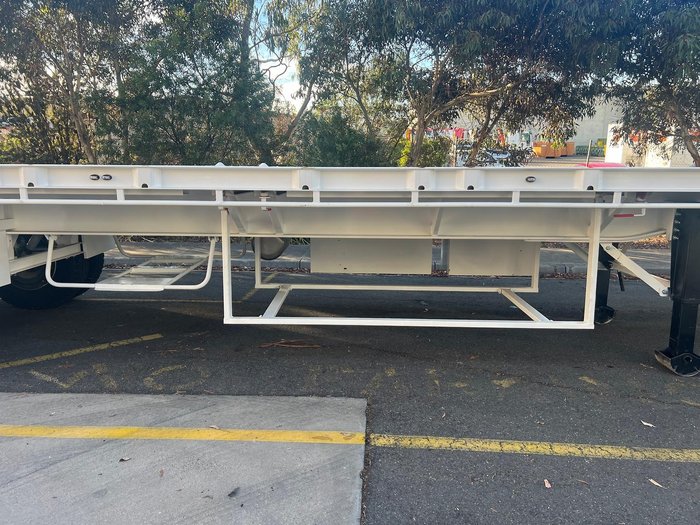 2024 GL Trailers Tri-Axle Flat Top White