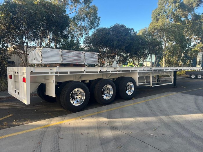 2024 GL Trailers Tri-Axle Flat Top White