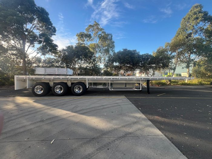 2024 GL Trailers Tri-Axle Flat Top White