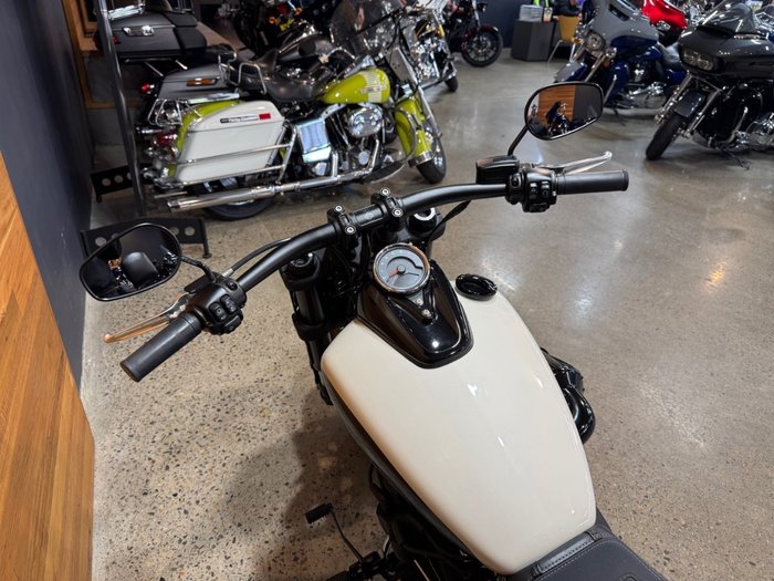 2022 Harley-davidson FXFBS FAT BOB (114) WHITE SAND PEARL