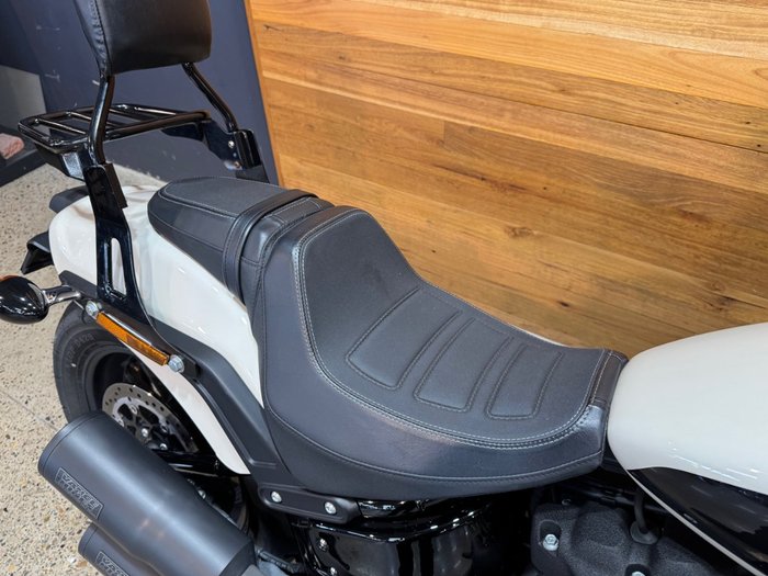 2022 Harley-davidson FXFBS FAT BOB (114) WHITE SAND PEARL