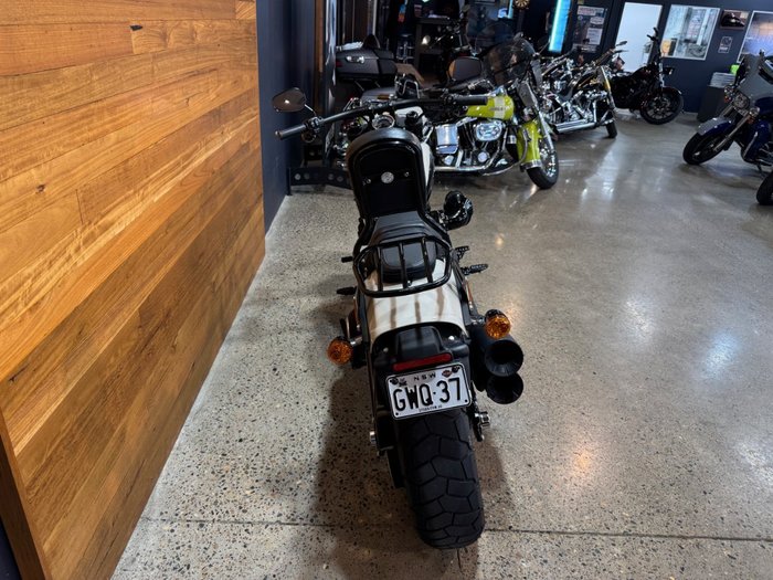 2022 Harley-davidson FXFBS FAT BOB (114) WHITE SAND PEARL