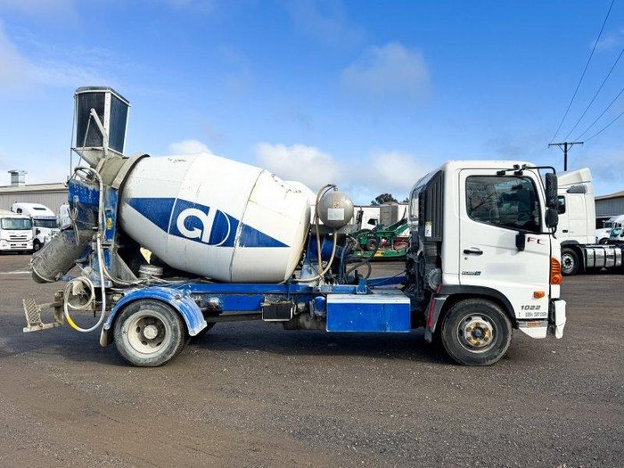 2016 Hino Fc 1022 Cement Agi Truck